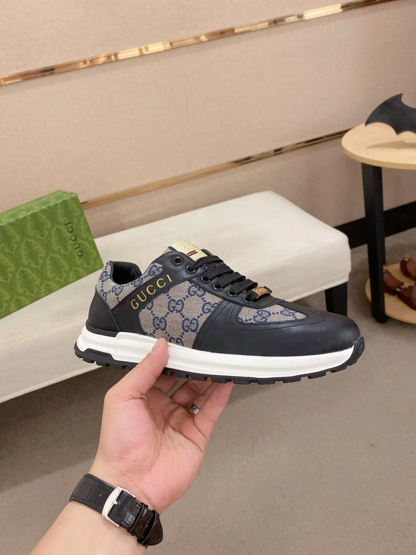 Men's clothing and shoes💰 400💰🇮🇹🇮🇹GUCCI (Gucci) top 🔍🔍 new models are on sale at the same time, the upper 🇮🇹 is imported Italian first-layer cowhide, the lining is fully imported sheepskin 💪💪, completely 1⃣️compared 1⃣️Reproduction🇮🇹💪💪, ⚠Sole: The original sole is specially provided by the original factory, the exclusive movable molded sole is super comfortable, ⚠Original factory follow-up goods, 🔍🔍high quality, you can enter and leave the counter at will, welcome to compare⚠. Code number: 38-44 (45 is custom-made and cannot be returned or exchanged)